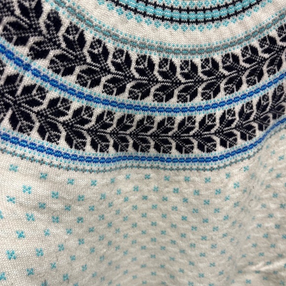 Talbots Blue and White Leaf Pattern Sweater - Picture 2 of 6